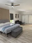 Cozy Luxury  Pool + Home Theater + Backyard Oasis - สระว่ายน้ำส่วนตัว