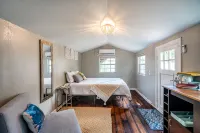 Tiny house in Bishop Arts! - Country Houses