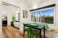 Miss Sunshine Boutique Accommodation Mount MarthaPool, Pet & Kid Friendly - Homestays