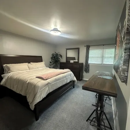 Newly renovated home away from home downtown High Point. Отели в г. Хай-Пойнт
