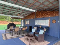 Wake up with the lake as your front yard!  3bd/1bth with land access & boat slip - Homestays