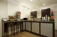 Days Inn by Wyndham Fultondale - Breakfast