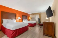 Clarion Hotel & Conference Center Lansing West - Parkplatz