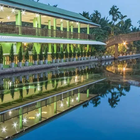 Coconut Resort Отели рядом с достопримечательностью «Мае Рампхуенг Бич»