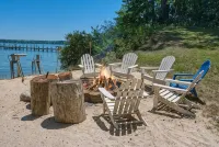 Waterfront Retreat w/ Pool, Hot Tub, Dock & Sand Beach. Relax & Enjoy the Rivah! - Wifi
