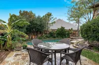 Rockwall Urban Oasis- 3600sqft -Pool/Spa/Game Room/Office-Overlooks Lake/Park - Uima-altaat