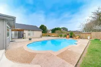 H-Town Pool House • Arcade • Pool Table • 2 King BD • HBO Max• 6 Beds - 프라이빗 풀