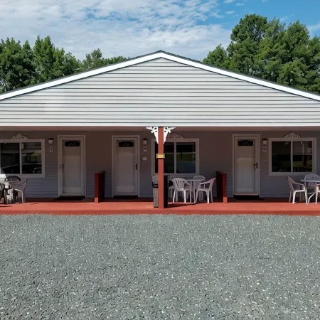 Clean & Cozy 1BR Apt#6 w/Full Kitchen & Private Bath