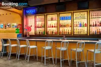Aloft Montreal Airport - bar
