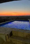 Mohlakeng Guest House - Rooftop Pools