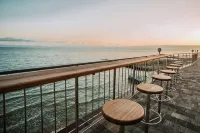 Golden Hills - bar
