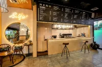 Grand Edge Hotel Semarang - bar