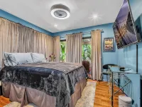 Celebrity Owned, 1800 sq. Feet, 3 Bdrm./2.5 Bath Art Filled Beachfront Property. Hotel di Solana Beach
