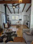 Dreamy Cottage right on the Lake, Dog Friendly! - Homestays