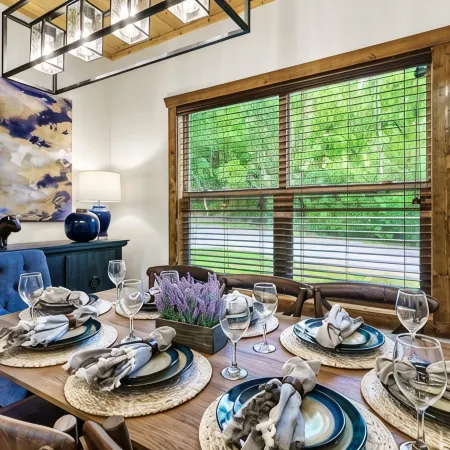Smokies Private Pool Cabin, Sleeps 14,Theatre & Game Room, Minutes from Parkway!