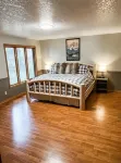 Tastefully updated Cabin with a hot tub!