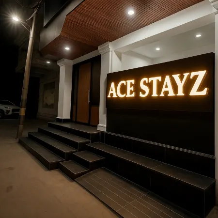 ACE STAYZ Отели рядом с достопримечательностью «Храм Чаттарпур»