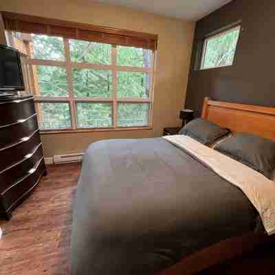 RAINFOREST GETAWAY - Directly on Spring Cove! Rooms