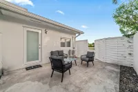 Family Retreat: Pool, Games & Private Apartment - Homestays