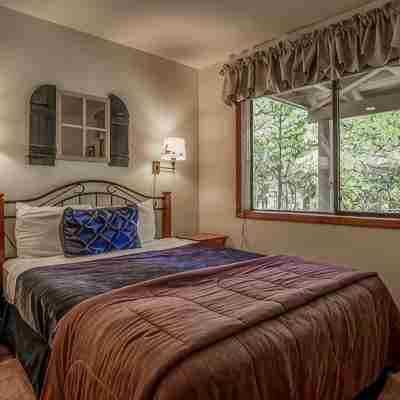 Cozy Sunriver Home w/ AC, Fireplace, HotTub, 8 SHARC Passes, Outdoor Heaven Rooms