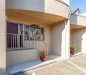 Nice place, great lakeside locationHeated Pool,Spa Bath,Strong WiFi,SKY TV - Condos