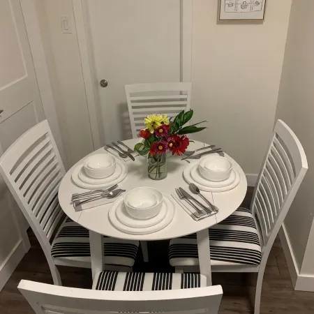 Modern, stylish, bright and peaceful 2 Bedroom New Suite. Fully licensed