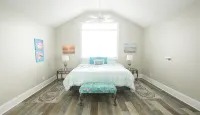 Canal Front Home-3-Minute Walk to Beach with Private Boat Dock - Wi-Fi
