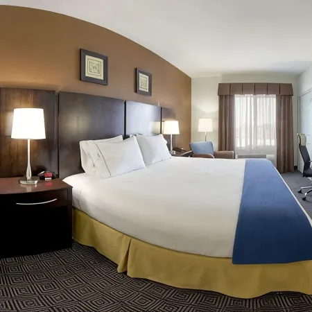 Holiday Inn Express & Suites WARMINSTER - HORSHAM by IHG Hotele w: Bucks County