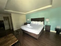 Curtis Inn & Suites - parking