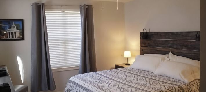 Athens city townhouse, 2 King masters, 2.5 baths Hotels in Athens