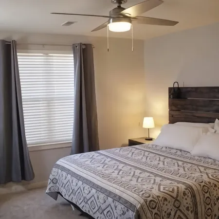 Athens city townhouse, 2 King masters, 2.5 baths
