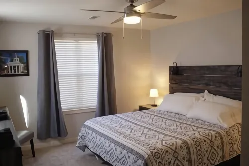 Athens city townhouse, 2 King masters, 2.5 baths - 3-Star