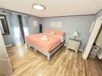 2 Bedrooms, 3 Beds, 2 Bathrooms Cozy House by the Bay. - Homestays