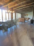 Breathtaking Views of Yellowstone on the Yellowstone River in a Luxury Lodge! - Balkoner