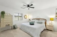 Great Location! Walk to State Farm Stadium! Heated Pool & Spa! - Boutique