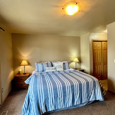 Golf Course Condo - Spacious 3 Bed, 3 Bath Condo with Hot Tub, Sauna, & Pool