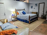 Perfect Family Escape: Playground, Fire Pit, Games & Boat Parking Near Kemah! - Homestays