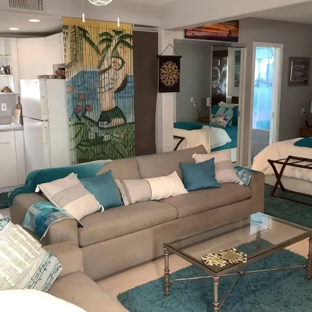 The Art Home. Steps to the Sand in Newport Beach