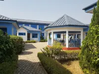Blue Hill Hotel - parking