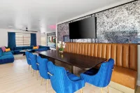 Sexy Boutique Estate in Fun Size - Swank Chill Vibe - Mill Ave - Spring Training - สระว่ายน้ำส่วนตัว