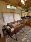 Cozy tiny home in the pines - 20 minutes from Canton and Lake Fork! - 4-Star