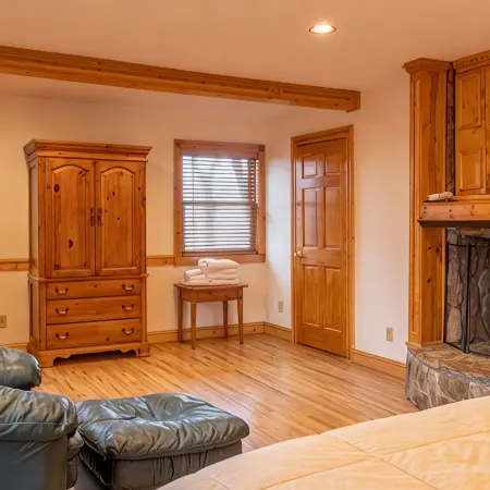 Long-Range Mtn Views, Huge Deck, Spa, Play Room, 1 Mile to Ski Resort & Trails