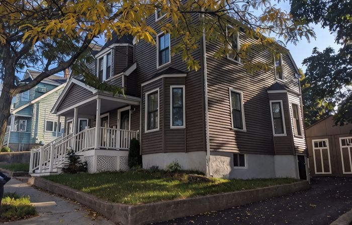 Stylish Boston-Area Duplex - Free Parking, Yard, Comfortable Stay