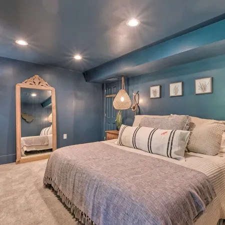 Tranquil mountainhouse w/hot tub, super close to trails & wineries- pet friendly