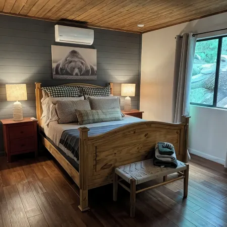 Cozy Cabin in the Pines with Views!