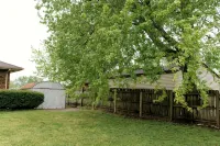 5 Min to Adventureland and Casino - Fenced in yard - 4-Star
