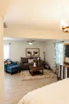 Cozy cottage with pool, hot tub, WiFi, & AC on a peaceful farm in Tunnel Hill - Swimmingpools
