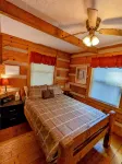 Walk to North Carolina's Stone Mountain State Park! Beautiful Waterfalls - Homestays