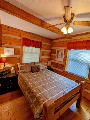 Walk to North Carolina's Stone Mountain State Park! Beautiful Waterfalls - Homestays