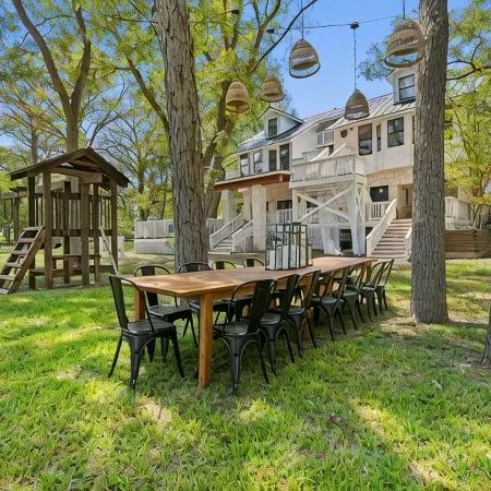 Lakefront Estate • Sleeps 23 • Firepit & Kayaks